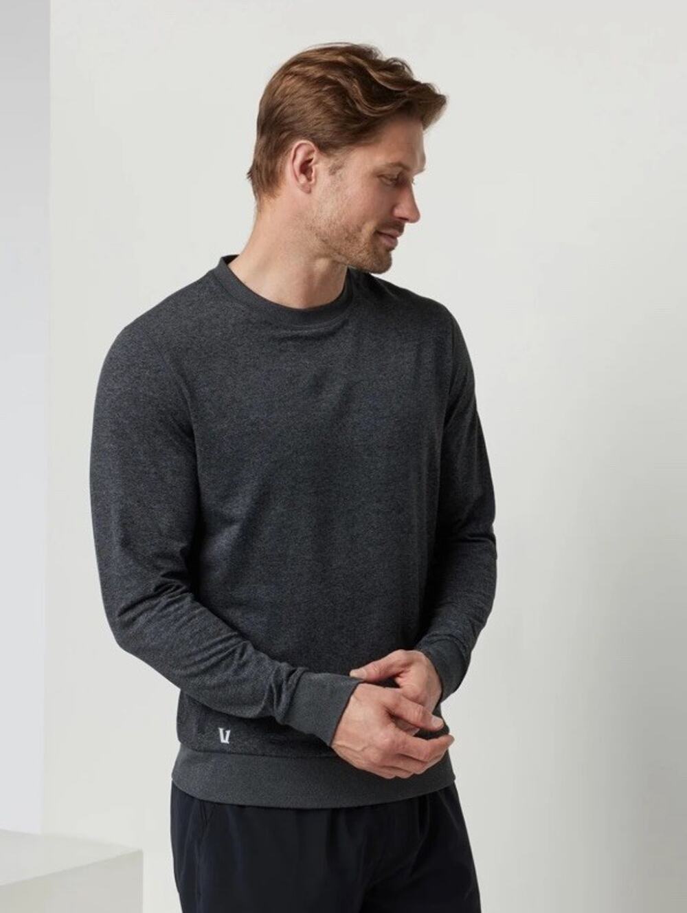 Vuori Ponto Performance Crew Men’s Sweater M Charcoal Heather Stretch Logo